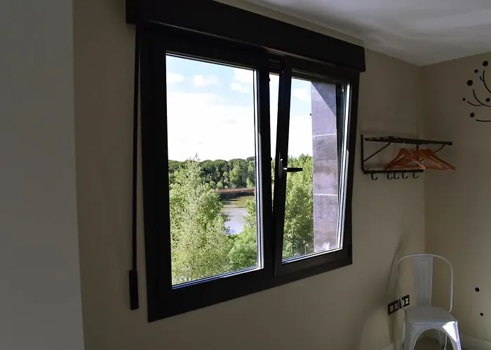 Hosting Duero Хостел Пескера-де-Дуэро